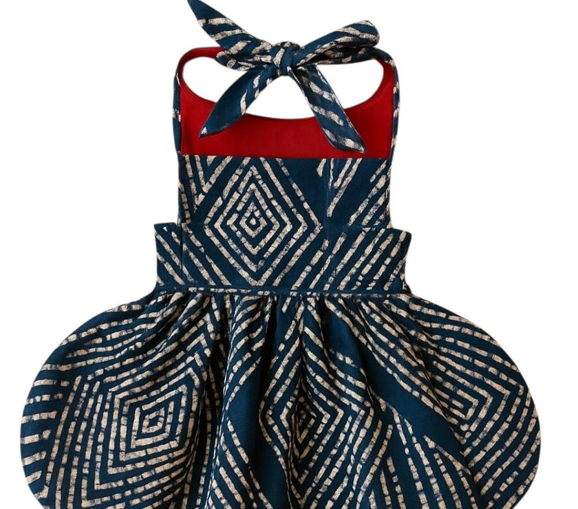 VESTIDO AZUL CON MOÑO ROJO